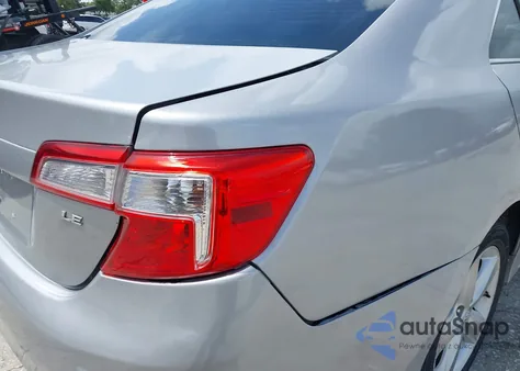 2014 Toyota Camry Le z USA, uszkodzony, nr VIN 4T1BF1FK7EU452271